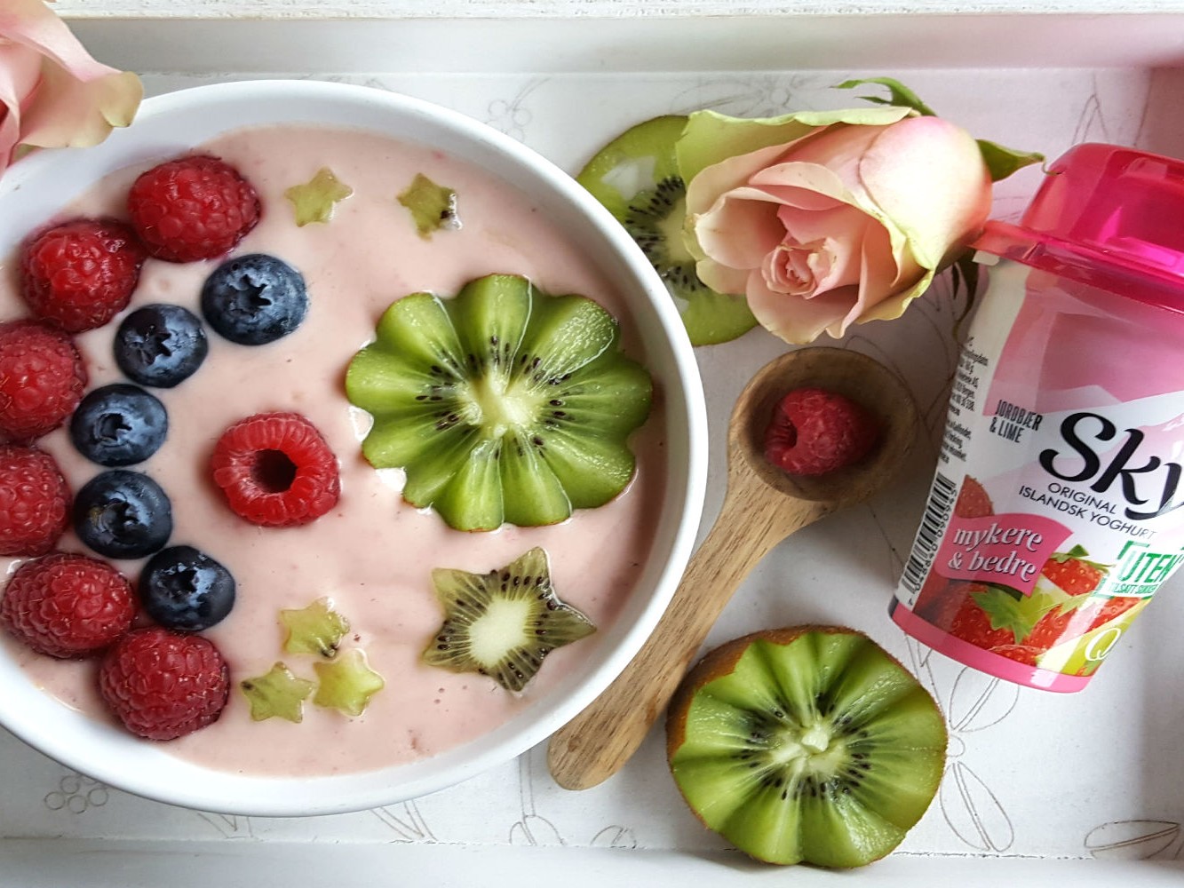 Oppskrifter med skyr: Delikat smoothie bowl med frukt og Skyr