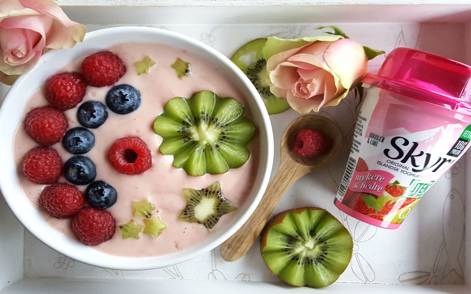 Oppskrifter med skyr: Delikat smoothie bowl med frukt og Skyr